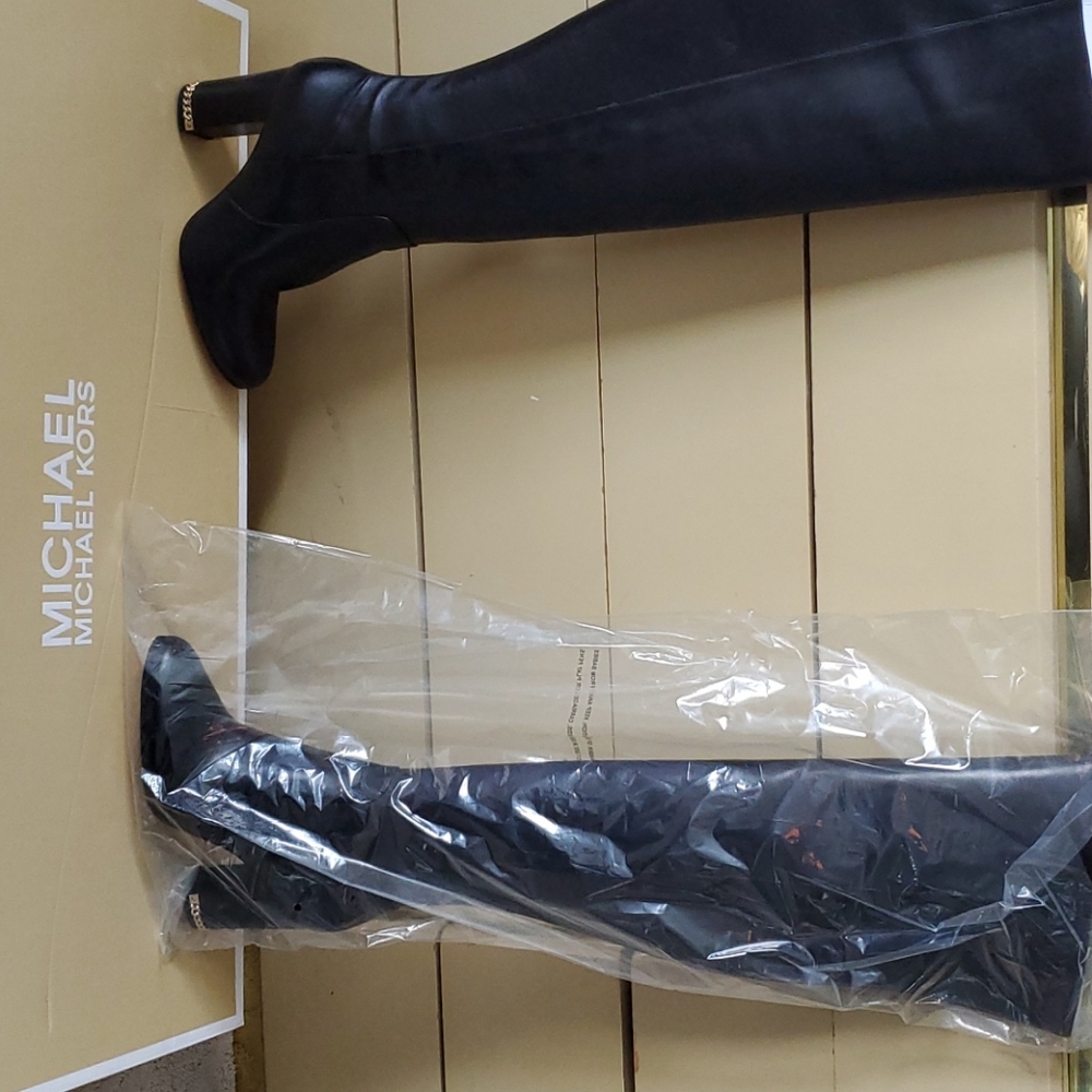 Boots - Picture 3 of 4
